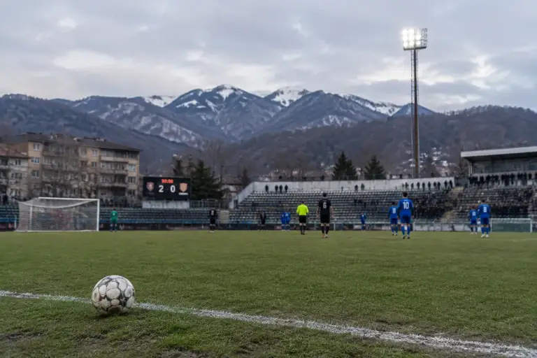 Liga 3: Jiul Petroșani câștigă, Minerul Lupeni remizează, iar CSM Deva pierde