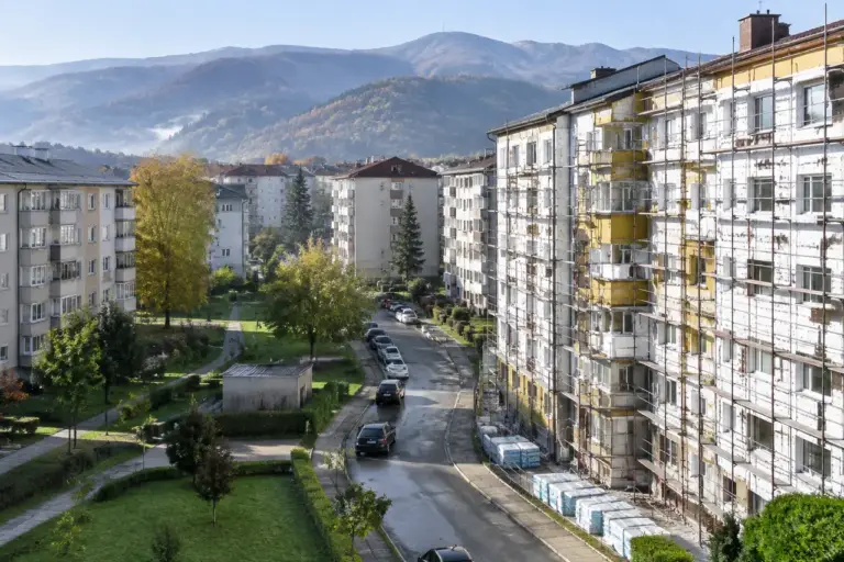Patru blocuri din Lupeni vor fi modernizate printr-un nou proiect energetic